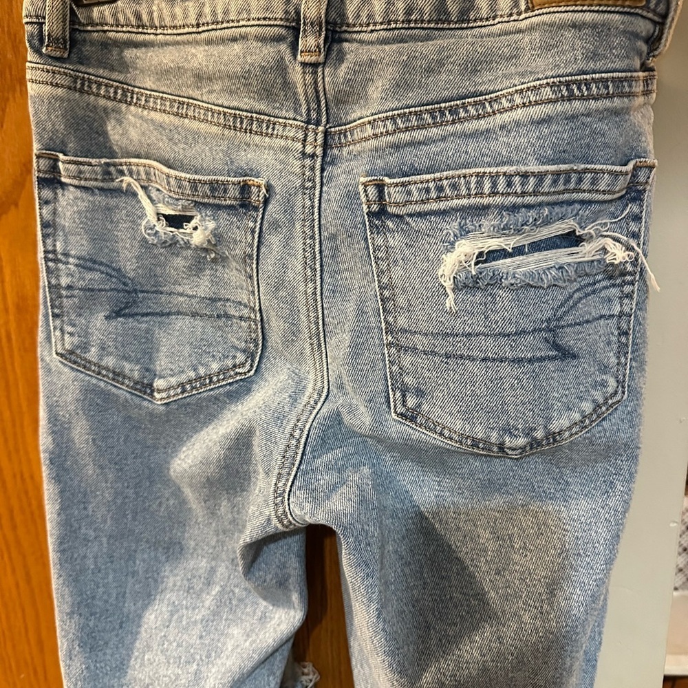 American Eagle Outfitters Light Blue Distressed Mom Jeans - Picture 2 of 6